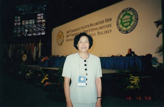 2000年，出席国际议会联盟大会
